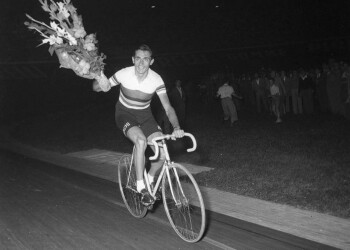 Foto Omega. Fausto Coppi con la maglia di campione del mondo