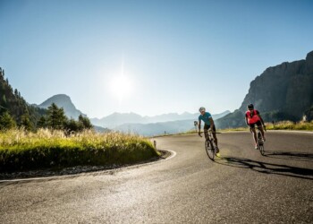 A parte quello perfetto delle Dolomiti, l'asfalto delle strade di montagan è spesso dissestato, con crepe o avvallamenti.