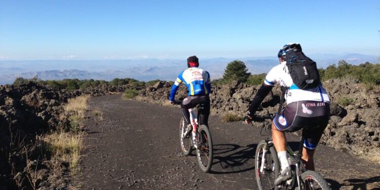 Sicilia in bici - monaci delle terre nere