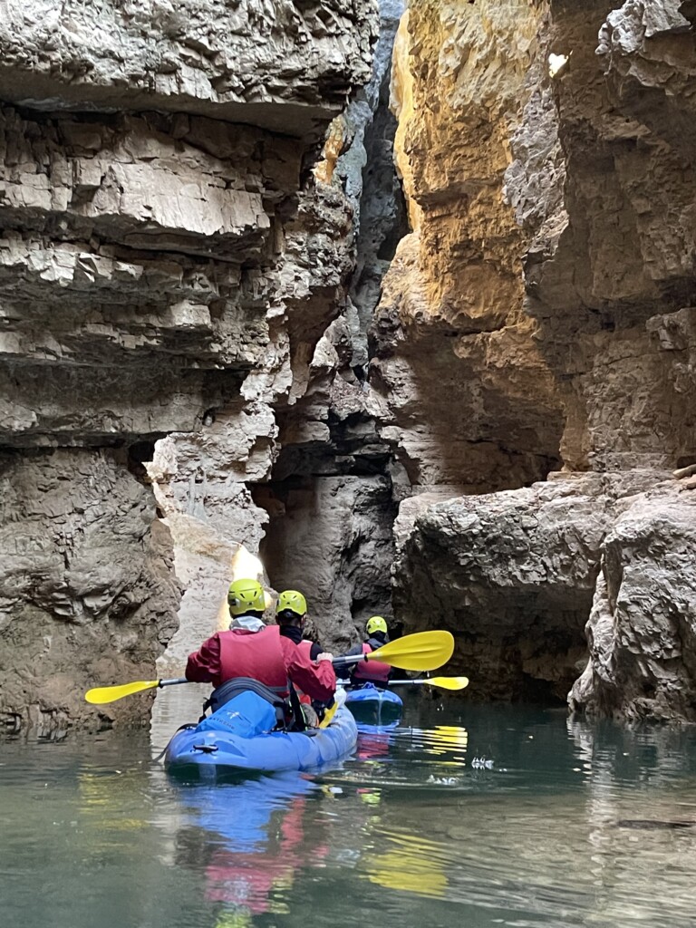 cicloturismo Val di Non - in canoa nel lago di Santa Giustina
