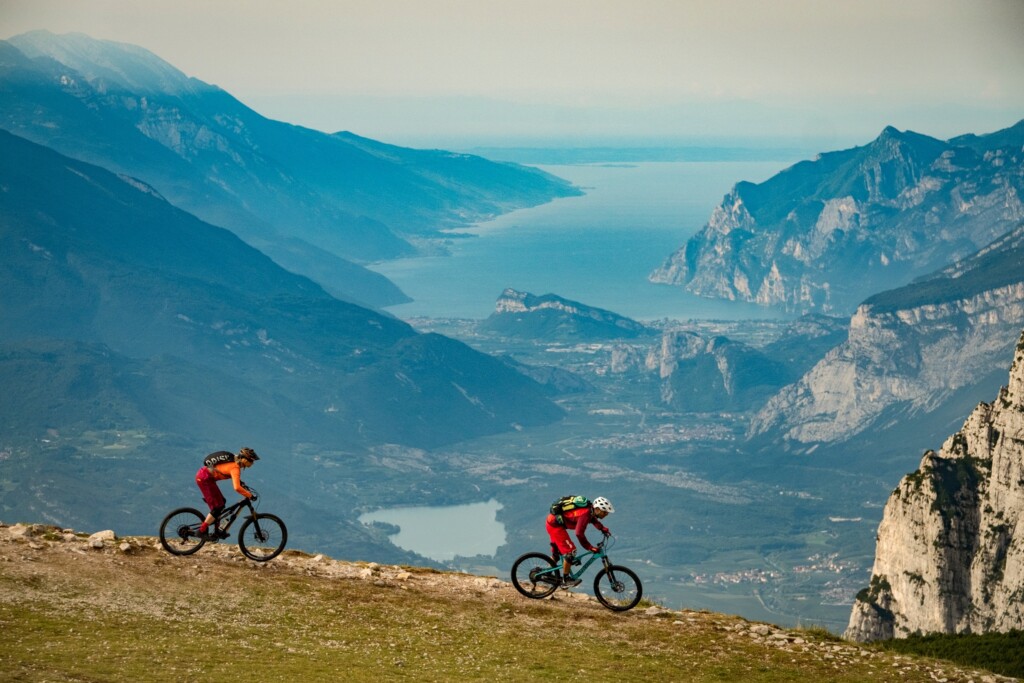 Percorso ciclabile Altopiano della Paganella - panorama lago di garda
