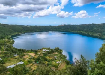 Grande Anello del Parco Regionale dei Castelli Romani - lago di Nemi
