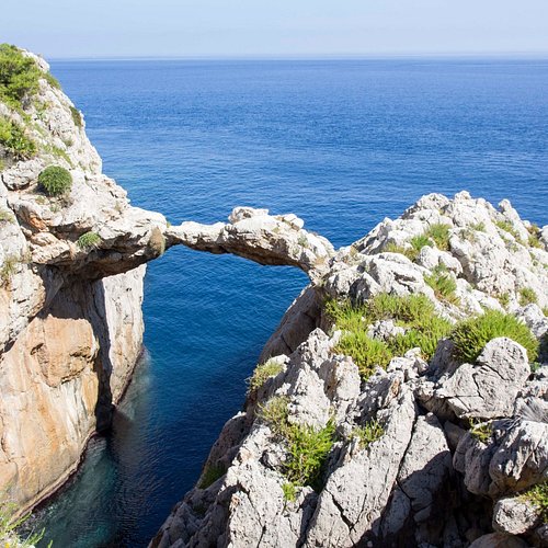 Scopri un affascinante percorso ciclabile tra Bagheria, Aspra e Casteldaccia con visita alle Cantine Duca di Salaparuta - arco azzurro
