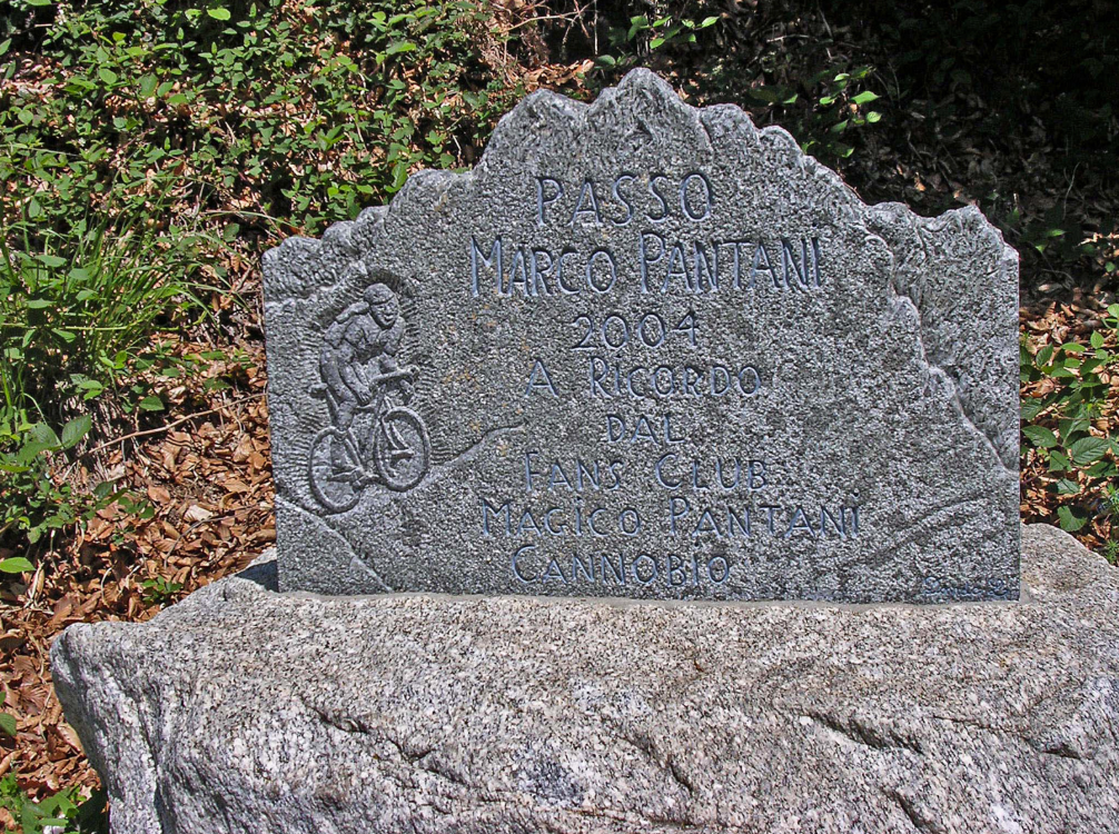 Val Cannobina in bici - cippo Pantani