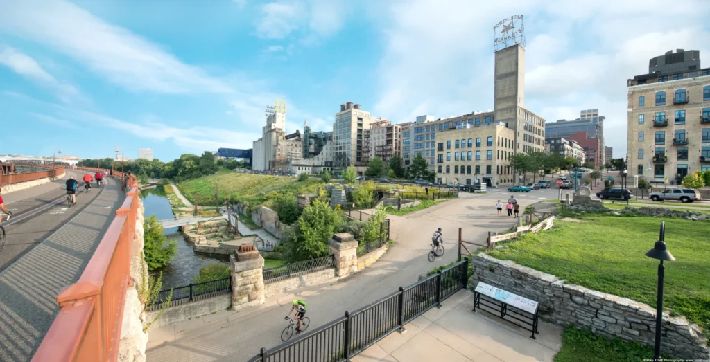 Lo Stone Arch Bridge si trova accanto al quartiere alla moda di Mill City a Minneapolis / Mike Krivit Photography, per gentile concessione di Meet Minneapolis