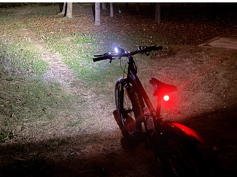 gadget tech - luci in bicicletta notte
