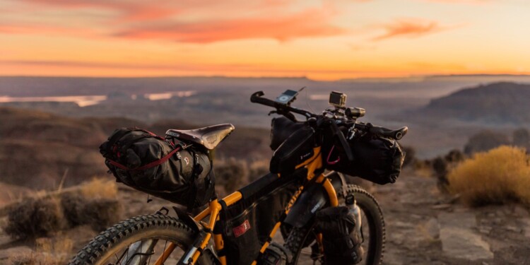 bikepacking tramonto - gadget tech