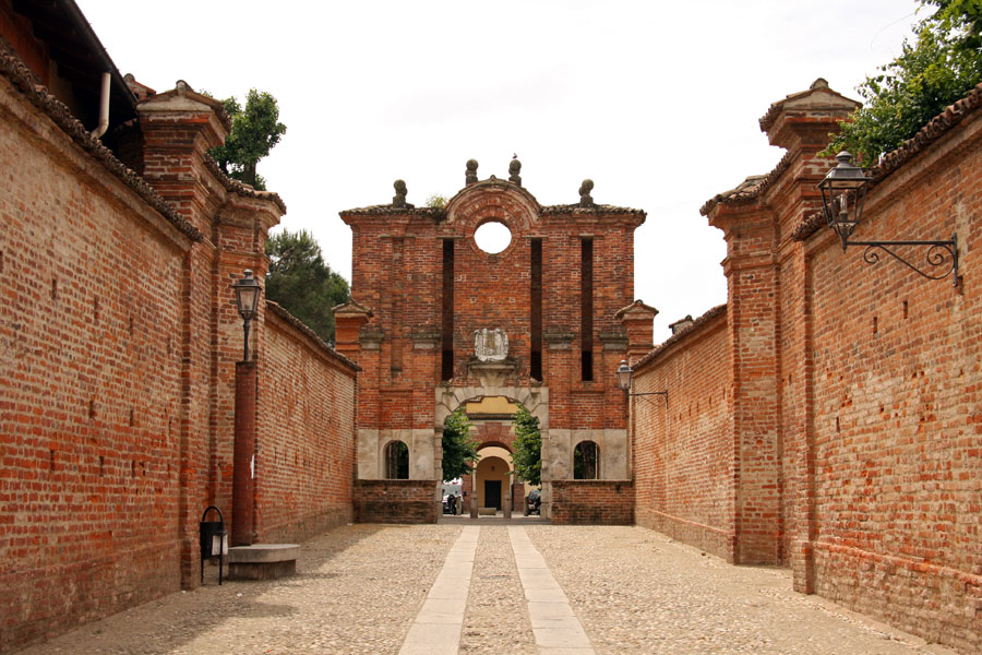Lomellina itinerario dell’oca in bici - ingresso Castello Litta - Gambolò